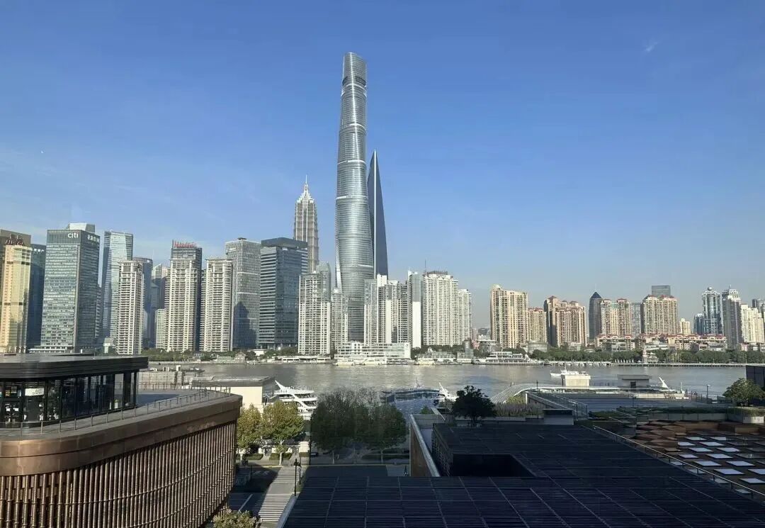BFC窗外陆家嘴天际线,上海中心与黄浦江江景